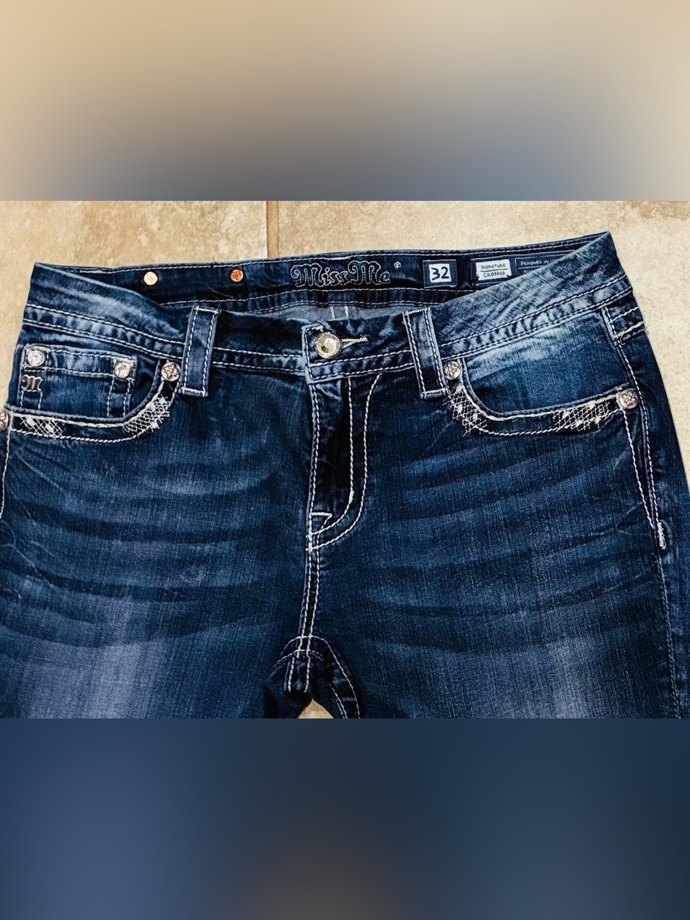 Miss Me Signature Cropped Frayed Stretch Jeans 32x25.5 EUC - Picture 5 of 12